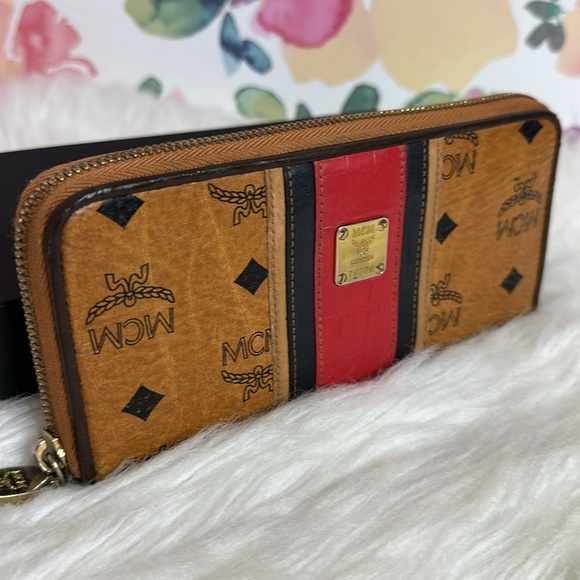 💯Authentic MCM long Wallet 🍀 - Picture 11 of 13
